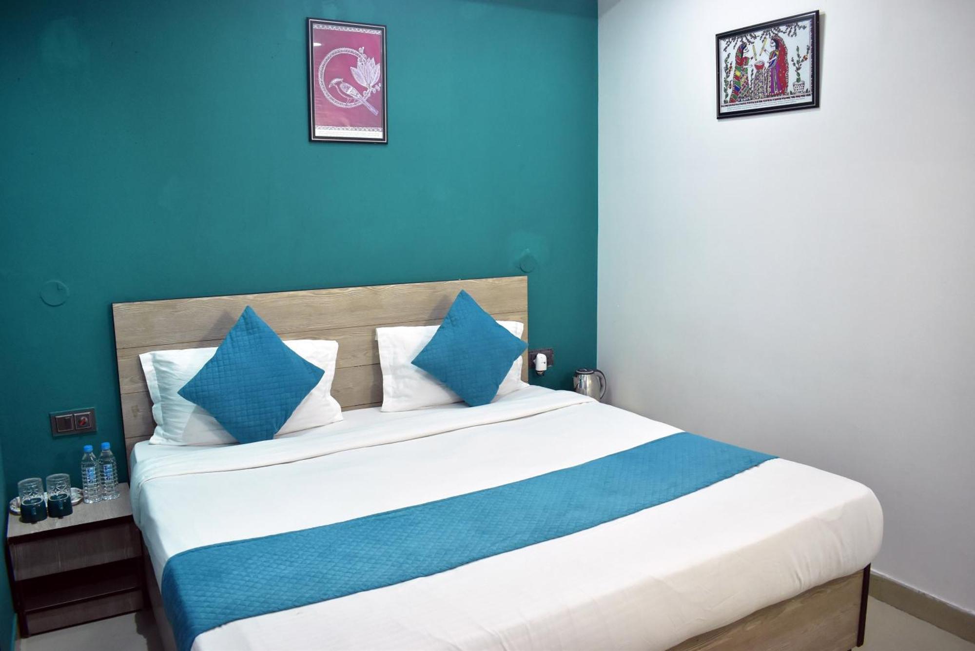 Qotel Hotel Rama Rohini Sector-24 Couple Friendly Delhi  Exterior photo